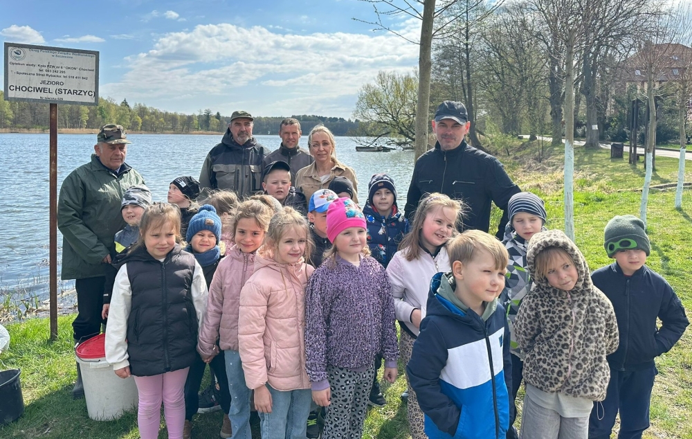 Kolejna akcja zarybieniowa Koła PZW nr 6 „Okoń” w Chociwlu